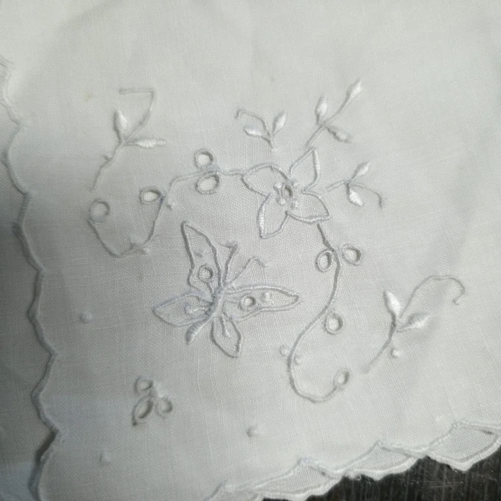 VTG White Embroidered Handkerchiefs Lot Butterfly Floral Scalloped Edge Bridal